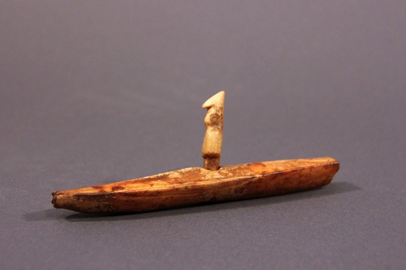 19th & 20th C Alaskan Anonymous, Model kayak and hunter, 19th century
ivory, 5 5/8 x 1516 x 12 in. (14.3 x 2.4 x 1.3 cm)
Model kayak and hunter (wearing Yup'ik hunting hat); hunter was made for another model kayak
01195-1